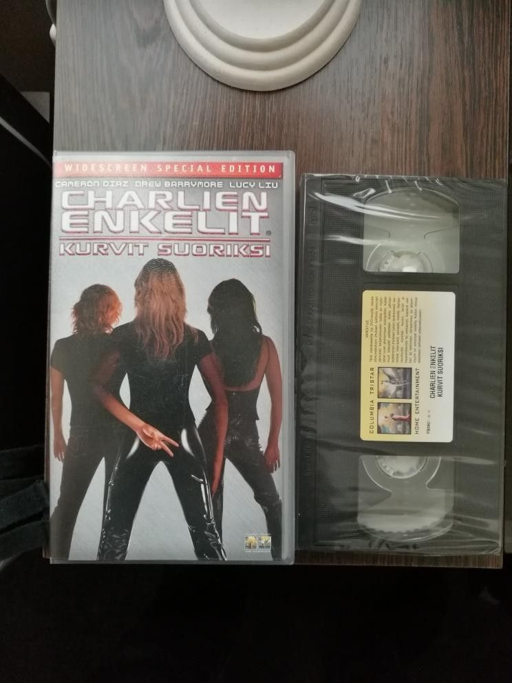 VHS Charlien Enkelit - Kurvit Suoriksi (UUSI)