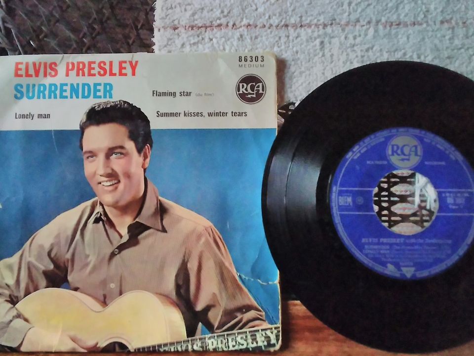 Elvis Presley 7" EP Surrender
