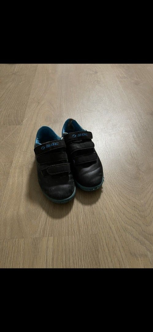 Kengät (pojan Paketti saappaat ja kengät 2eur)