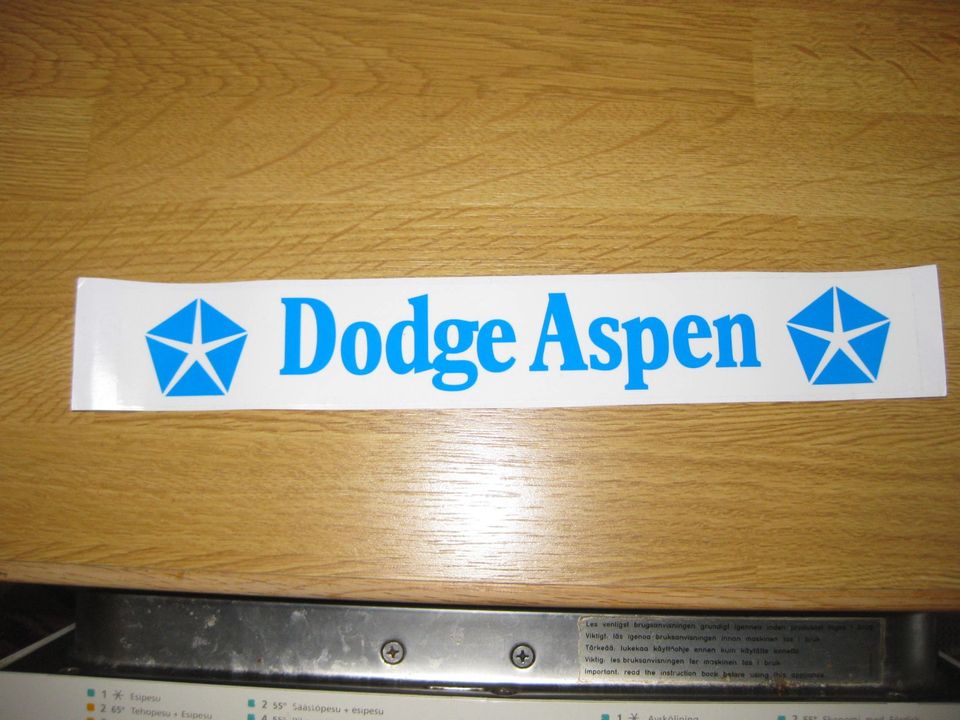 "Dodge Aspen" - takalasin mainostarra
