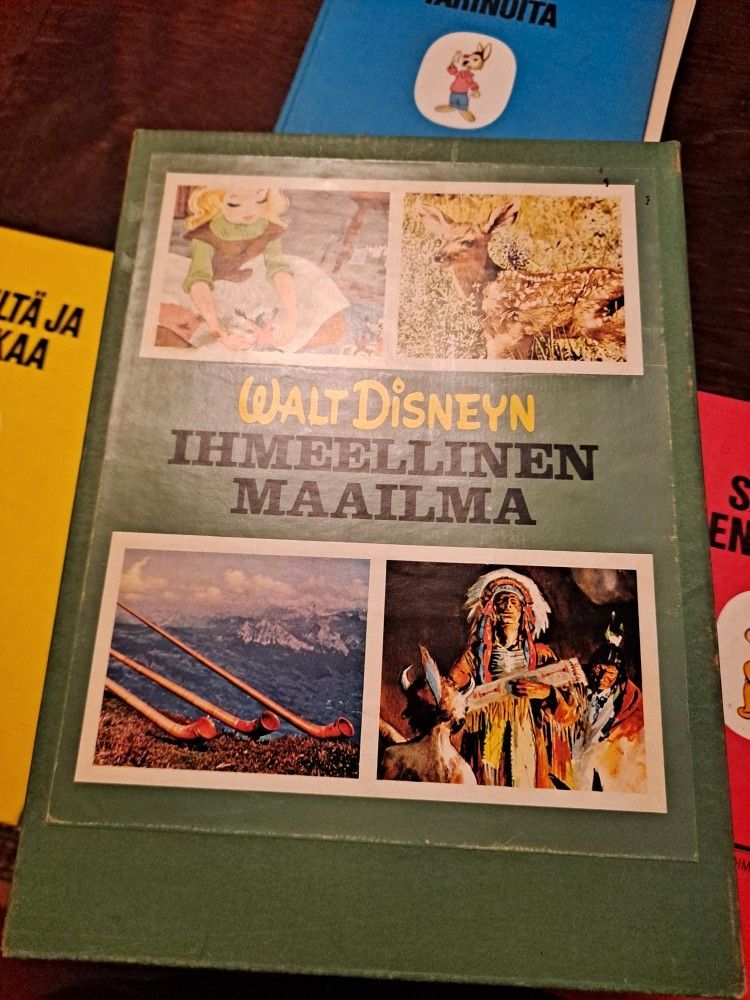 Walt Disneyn ihmeellinen maailma kirjat