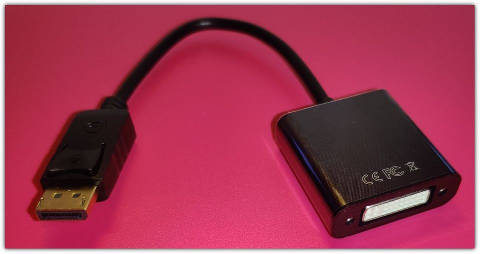 HDMI / DP / DVI / VGA / USB C / USB A -adaptereita