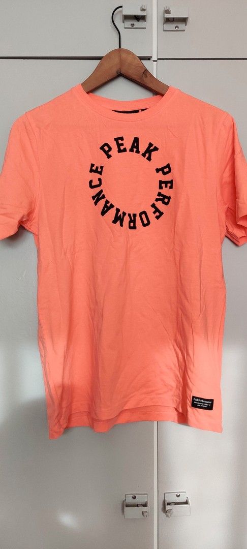 Peak performance uusi T-paita, 170 cm persikka