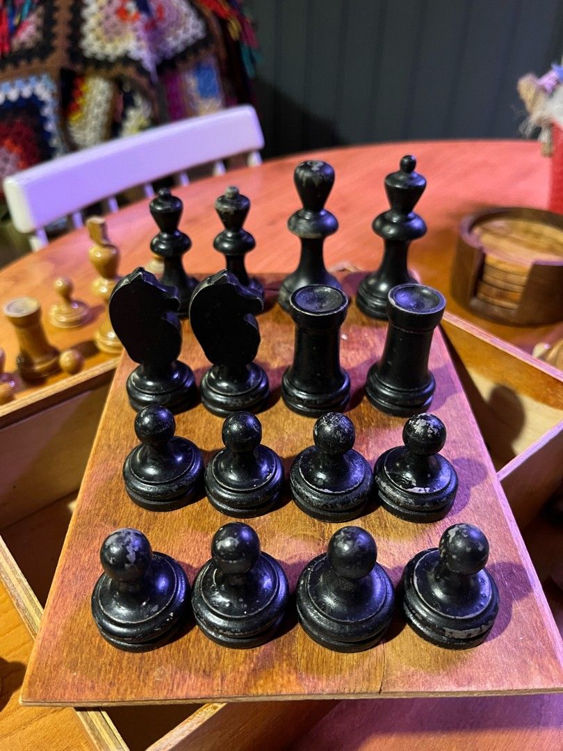 Vanhat shakkinappulat