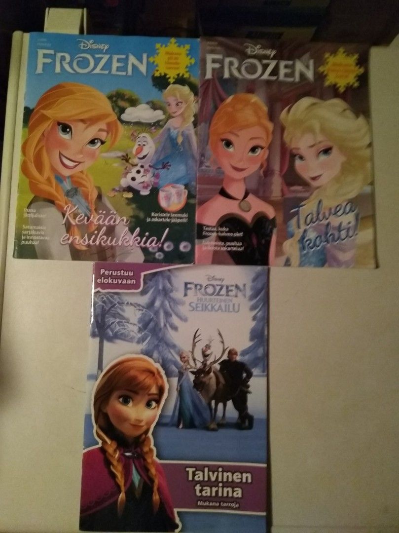 Disneyn Frozen kirja ja lehdet