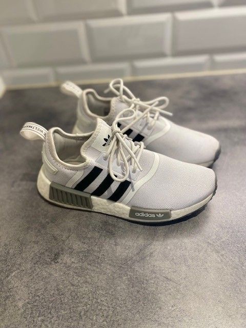 Adidas NMD R1 UNISEX lenkkarit 38