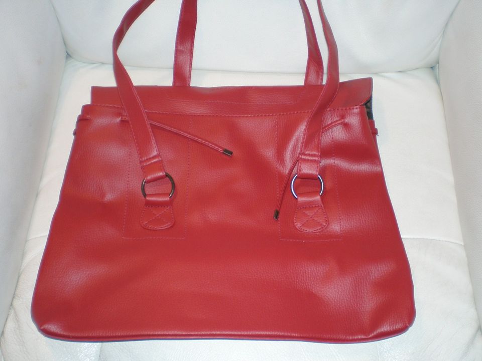 Punainen laukku