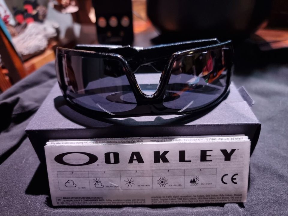 Oakley Oil Rig aurinkolasit