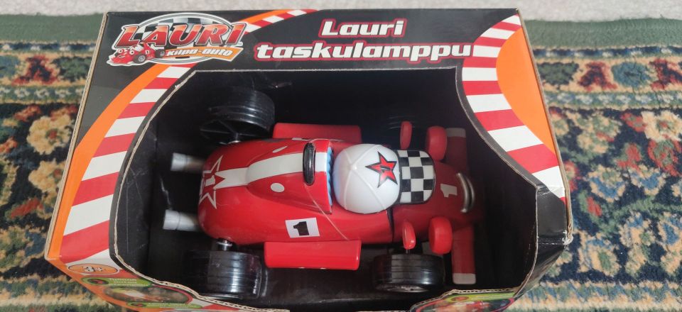 Lauri taskulamppu kilpa-auto