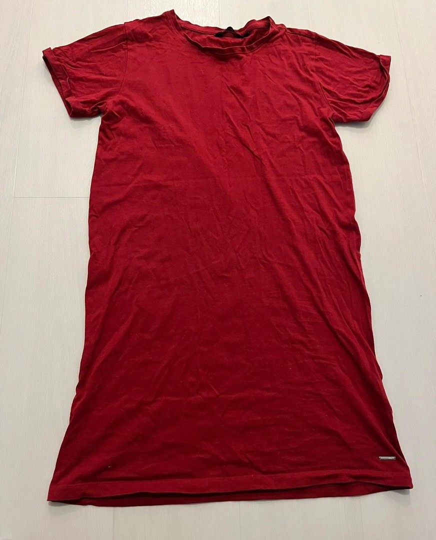 Punainen T-paita mekko, Mywear