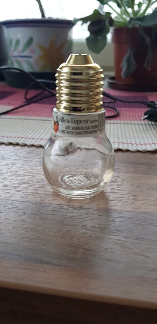 Kirkas pieni lamppu pullo