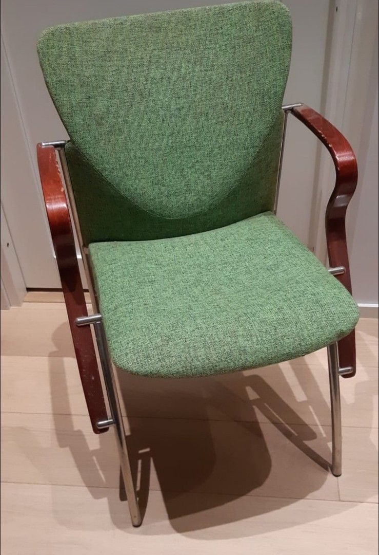 Paletti-sarjan kangasverhoiltuja tuoleja