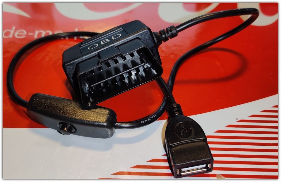 USB-pistoke auton OBD2-liittimestä