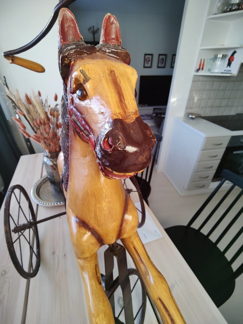 Puinen antiikkihevonen / Antique Wooden Horse