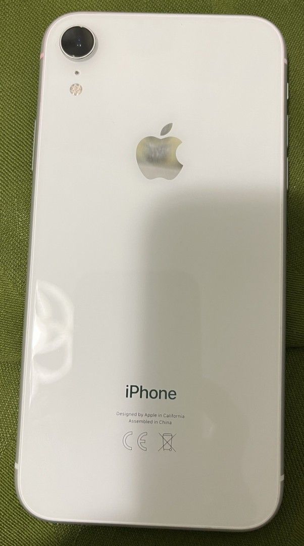 Valkoinen iPhone XR 64 Gb + panssarilasi + kotelot