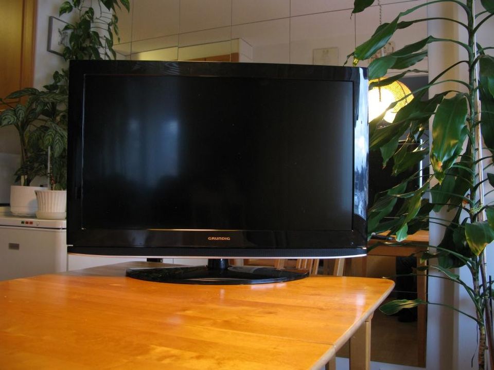 Televisio Grundig LCD 32" VLC 6123 T2