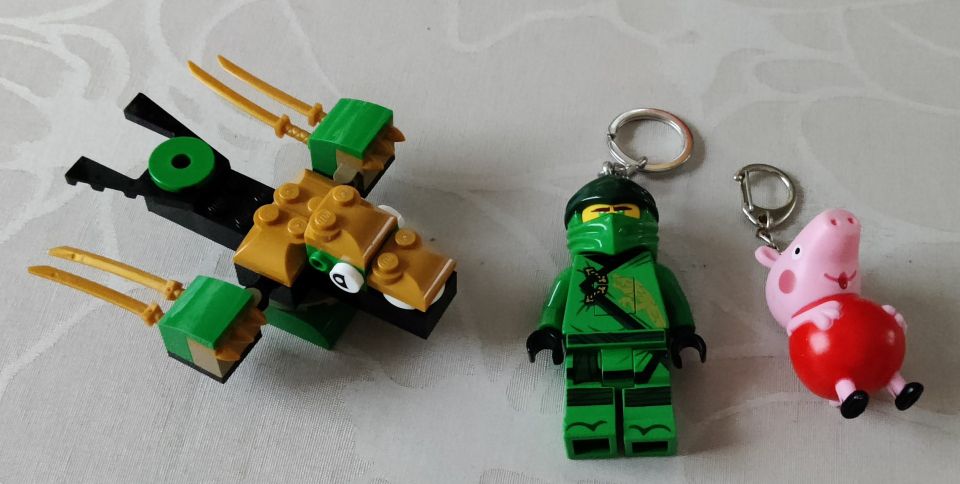 LEGO alus, Ninjago- ja Pipsa Possu- avaimenperät