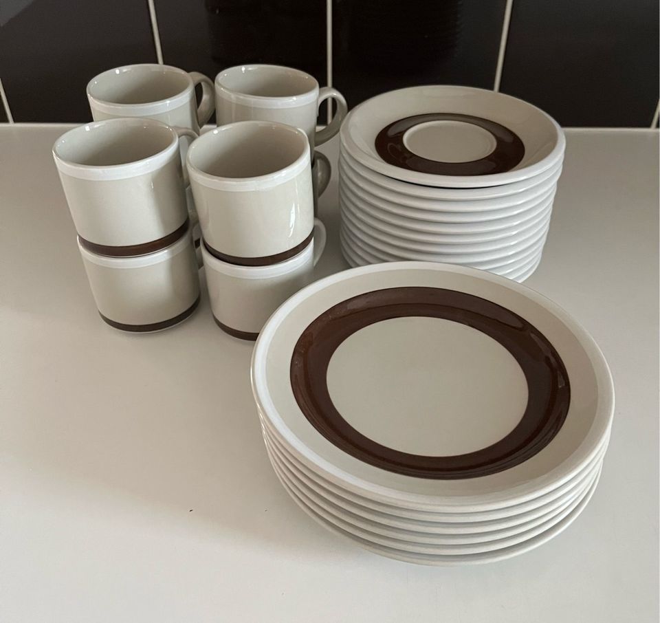Arabia Raito kahvikupit ja lautaset