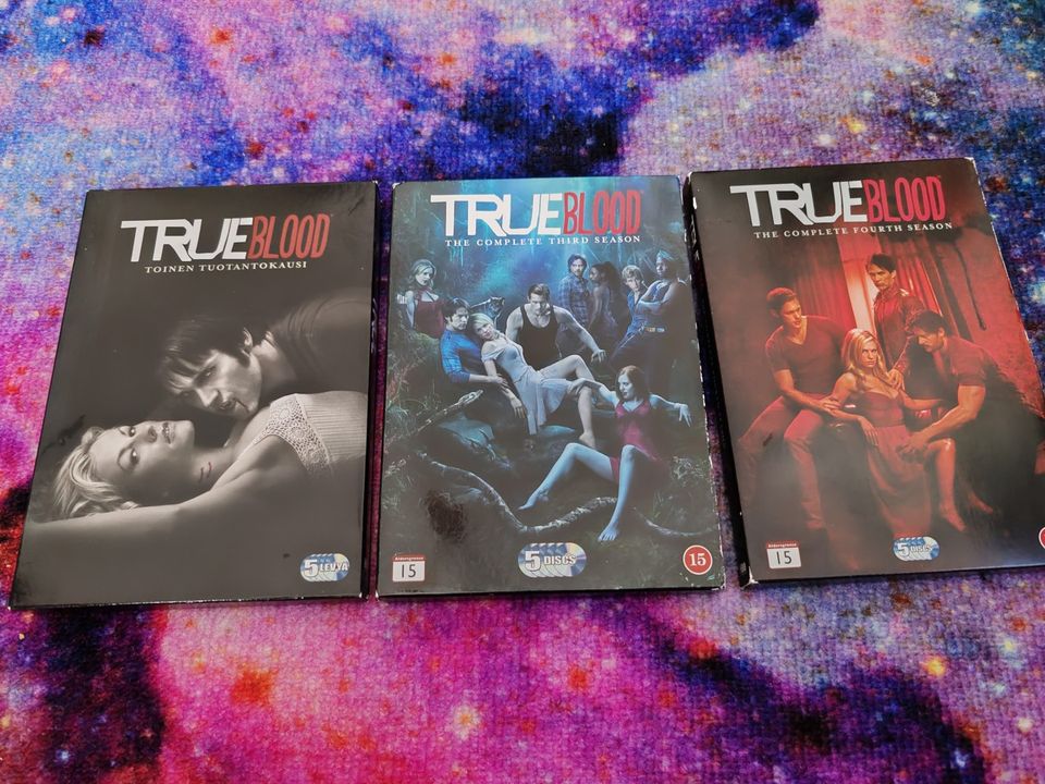 True Blood Kausi 2, 3 ja 4