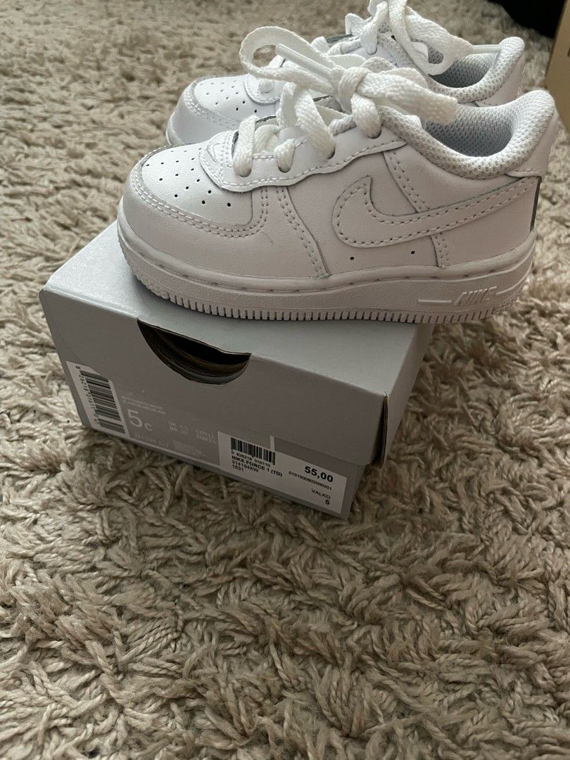 Uudet Nike Force 1 tossut koko 21