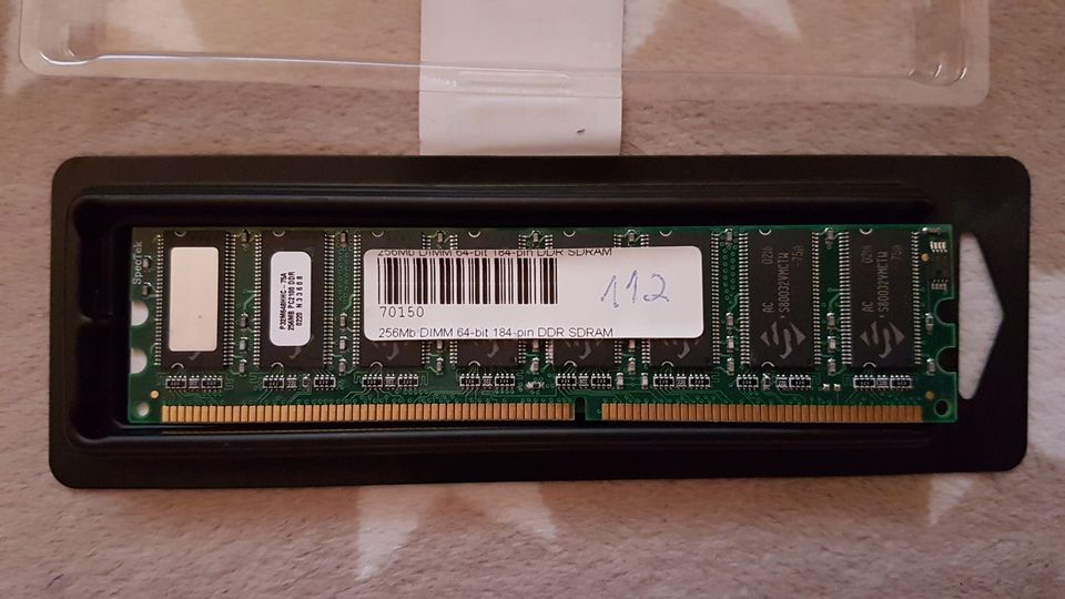 Spectek 256MB DIMM 64-bit 184-pin DDR SDRAM Muisti