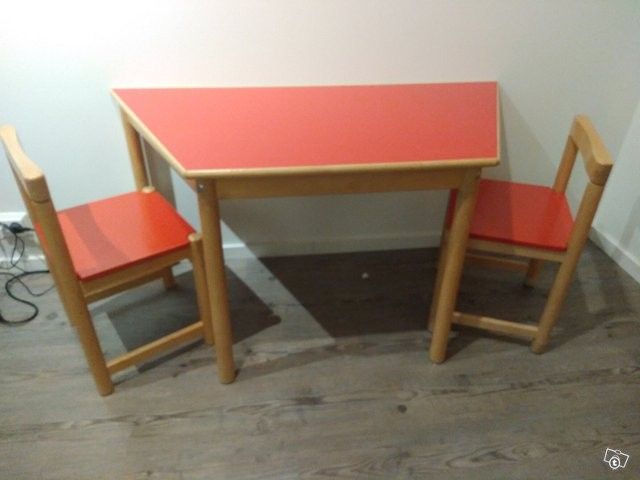 Lastenhuoneen pöytä ja tuolit, Vantaa/kuljetus