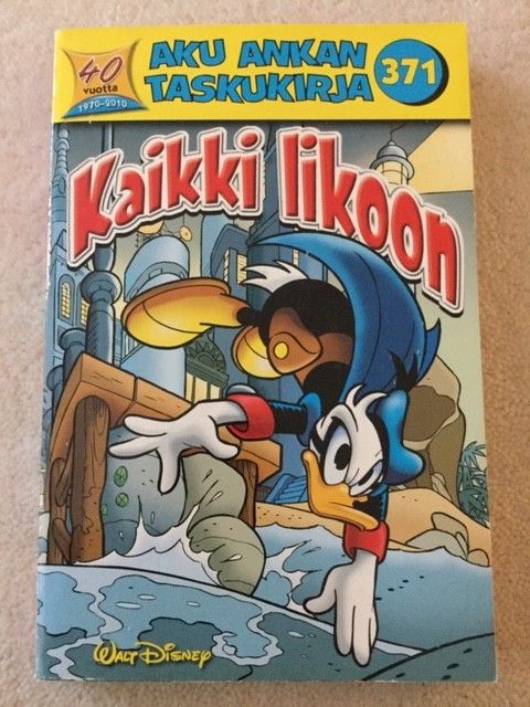 Aku Ankan taskukirja nr. 371 Kaikki likoon