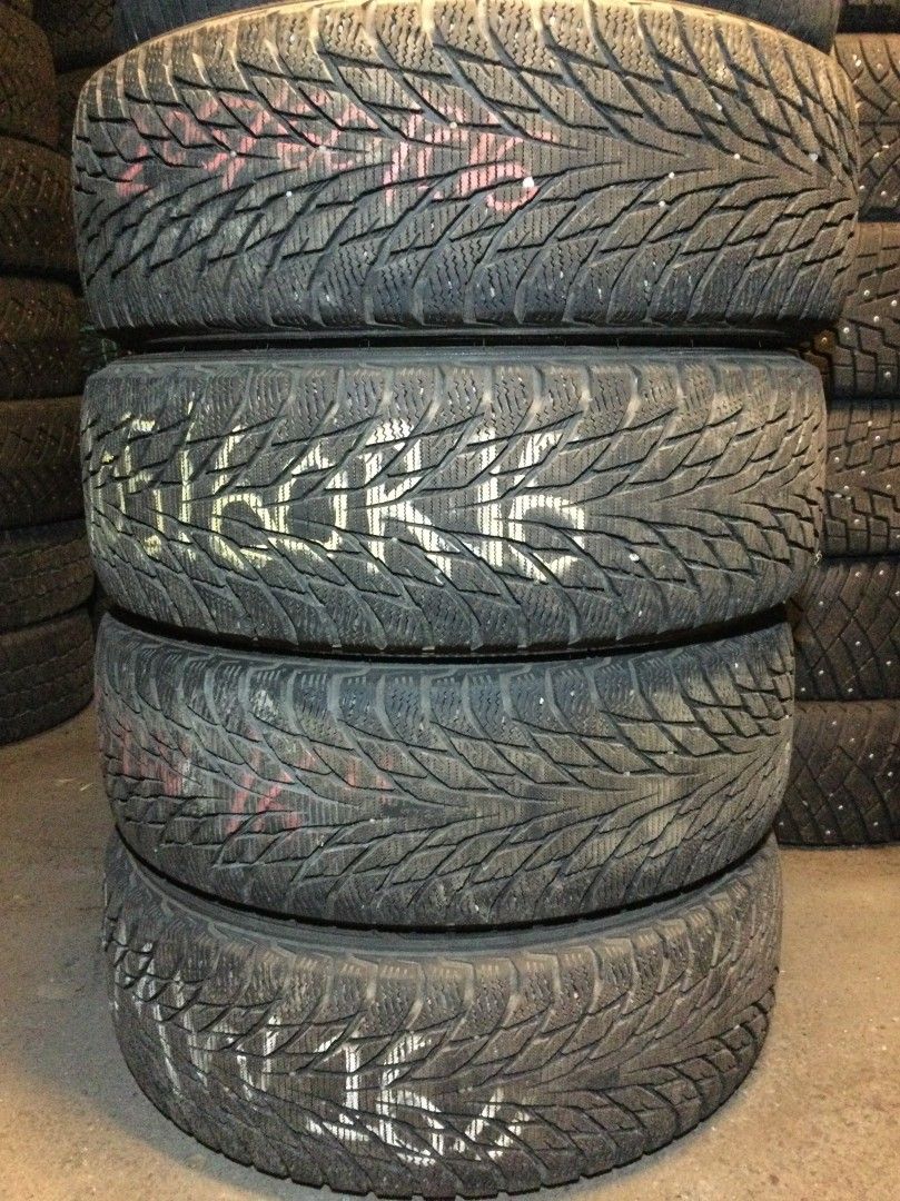 205/60R16 92R Nokian Hakkapeliitta R2 kitkarenkaat