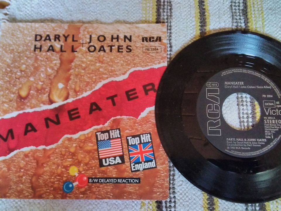 Daryl Hall & John Oates 7" Maneater