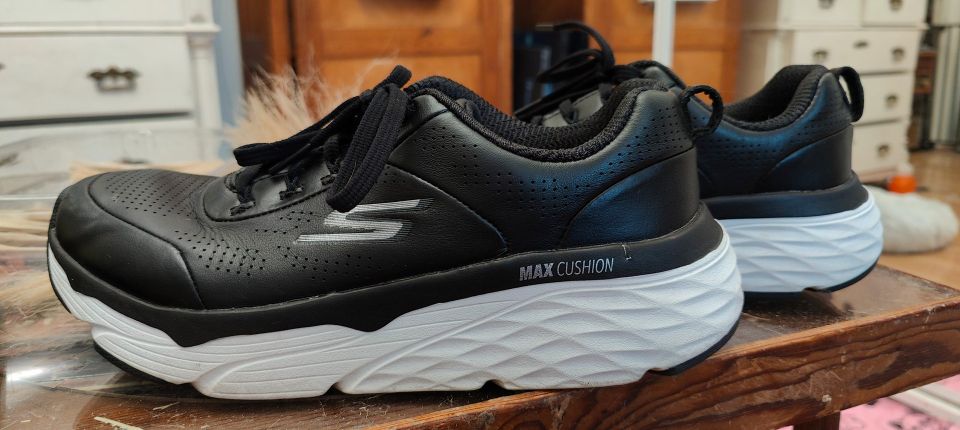 Skechers max cushion