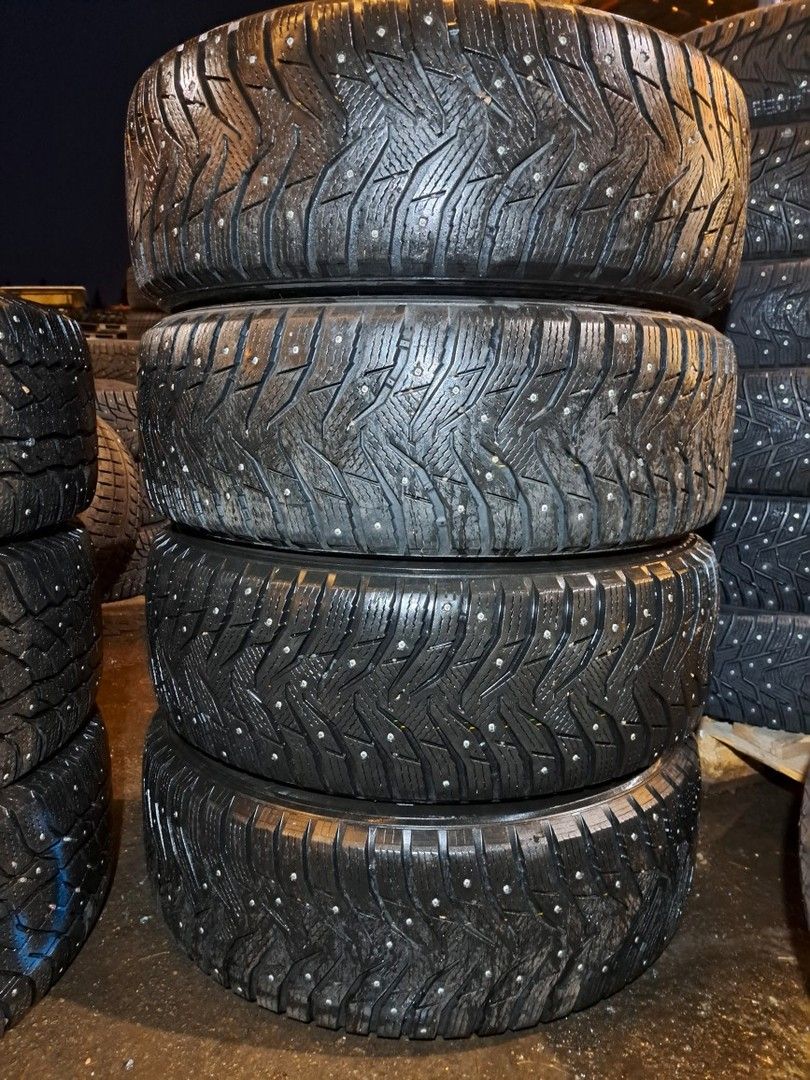 245/65R17 111T Kumho WS31 nastarenkaat