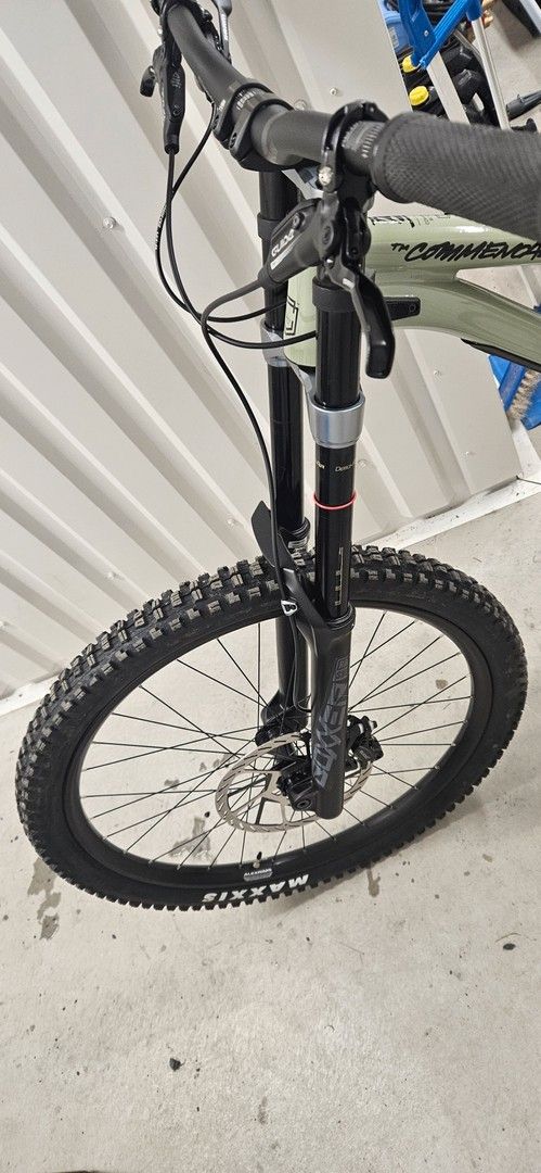 Downhill pyörä Commencal Frs