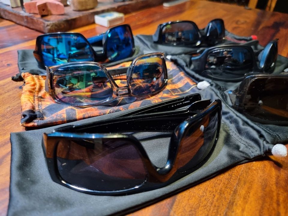 Oakley aurinkolaseja