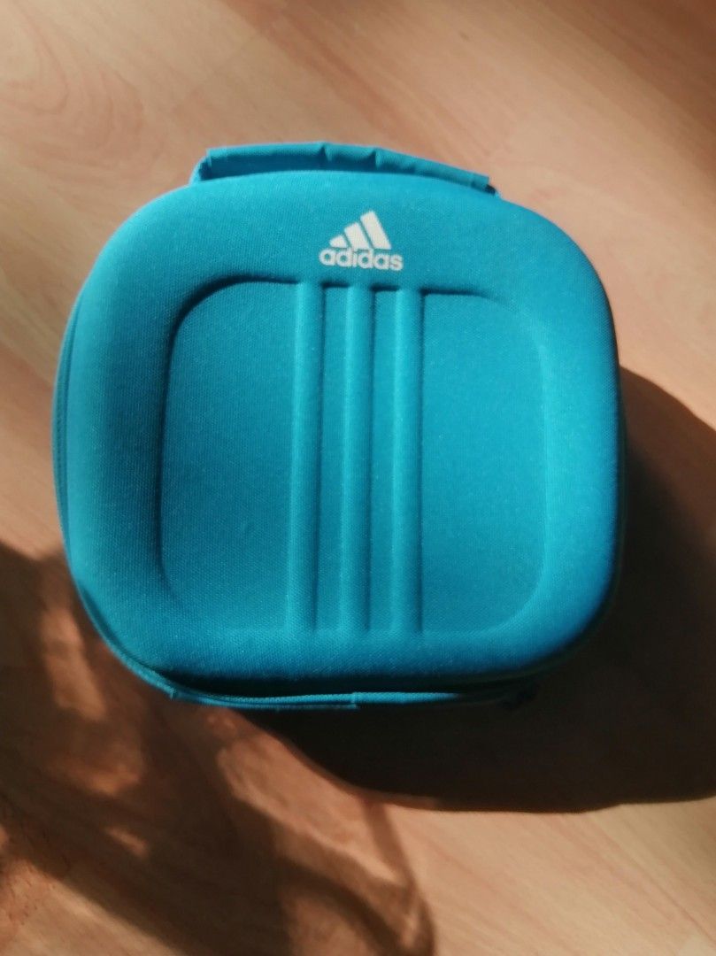 Adidas meikkilaukku