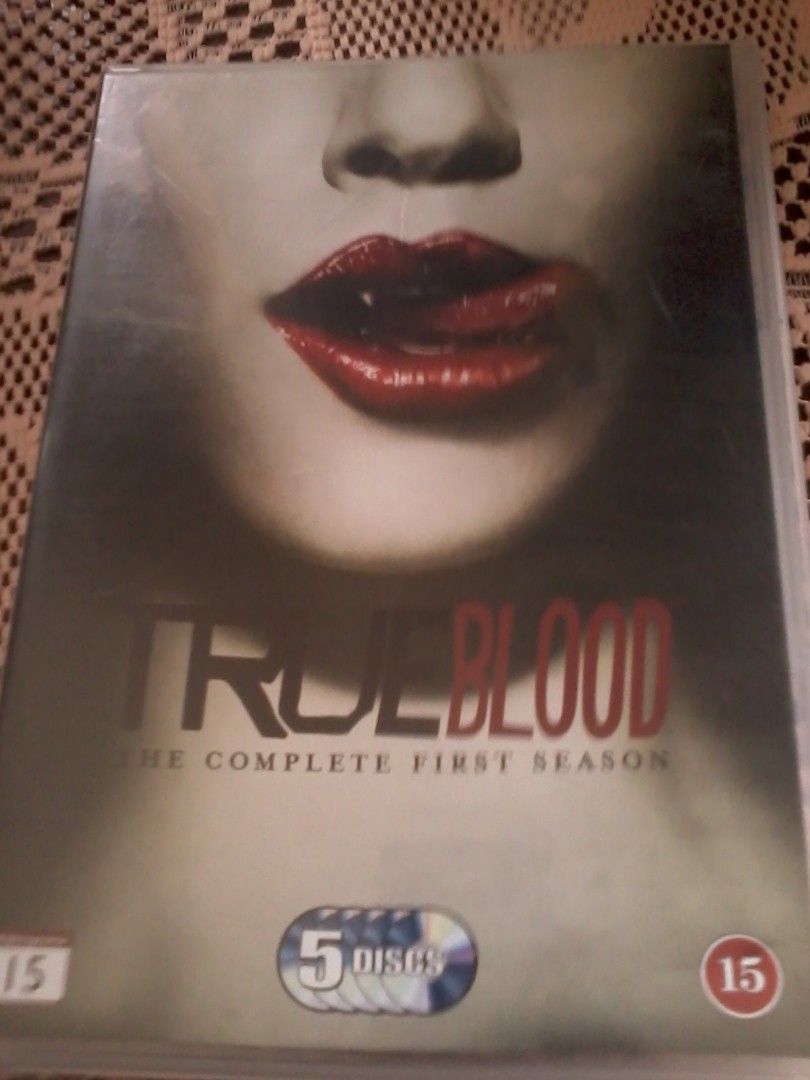 True Blood -tv-sarjan 1. kausi (5 dvd-levyä, suom)