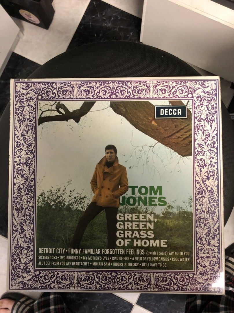 TOM JONES(Lp-levy)keräily