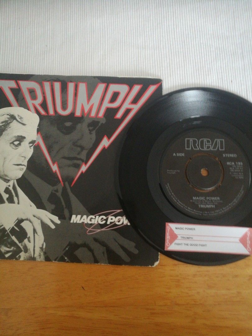 Triumph 7" Magic power / Fight the good fight