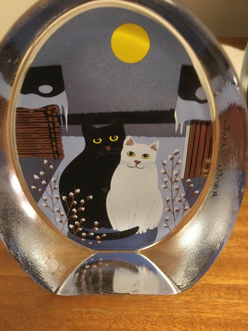 Kissa-aiheinen lasitaulu