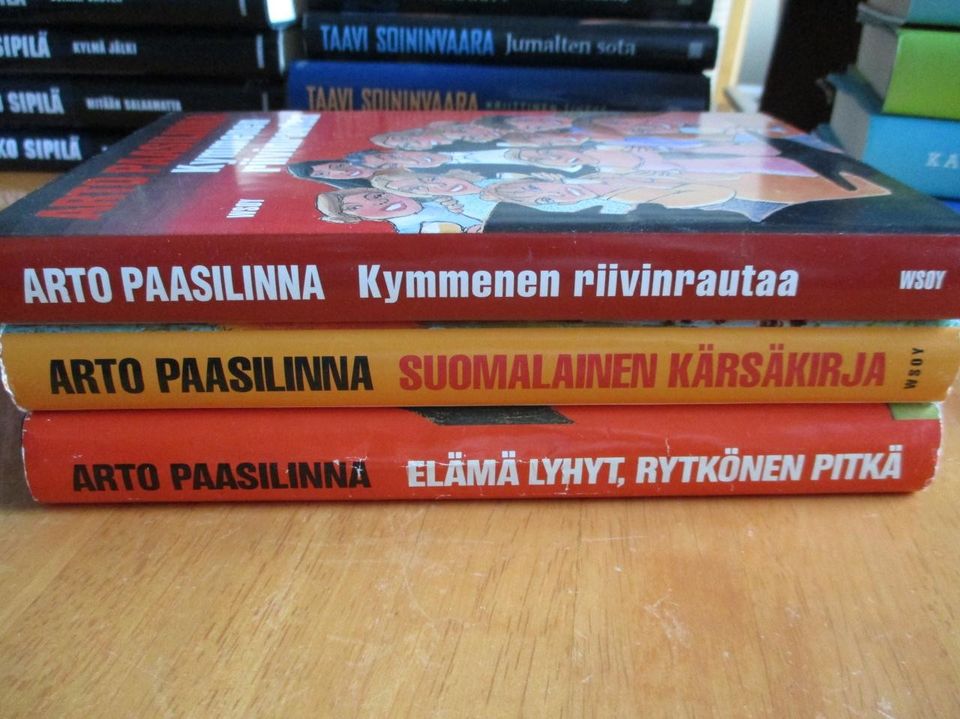 Arto Paasilinna -kirjoja