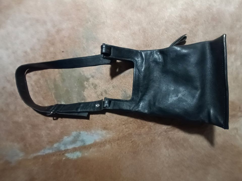 LUMI nahkalaukku supermarket musta XS crossbody