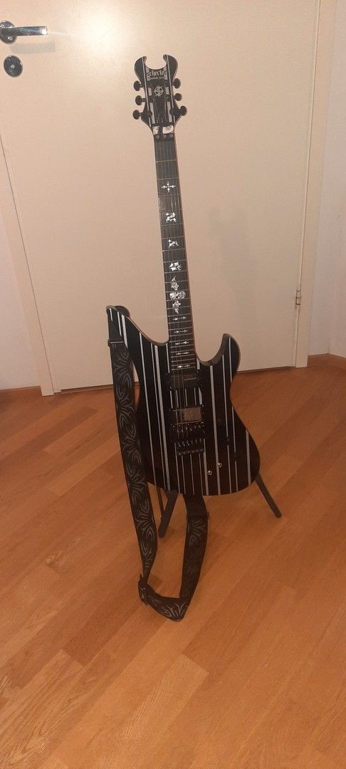 Schecter Synyster Gates Custom S gloss