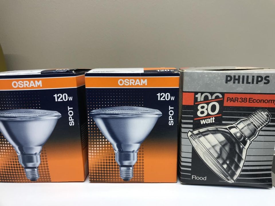 Osram 120 W x 2, Philips 80 W x 1