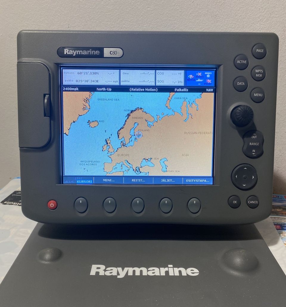 Raymarine C80 kartta/tutka/kaiku plottteri
