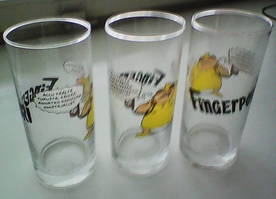 Fingerpori juomalaseja