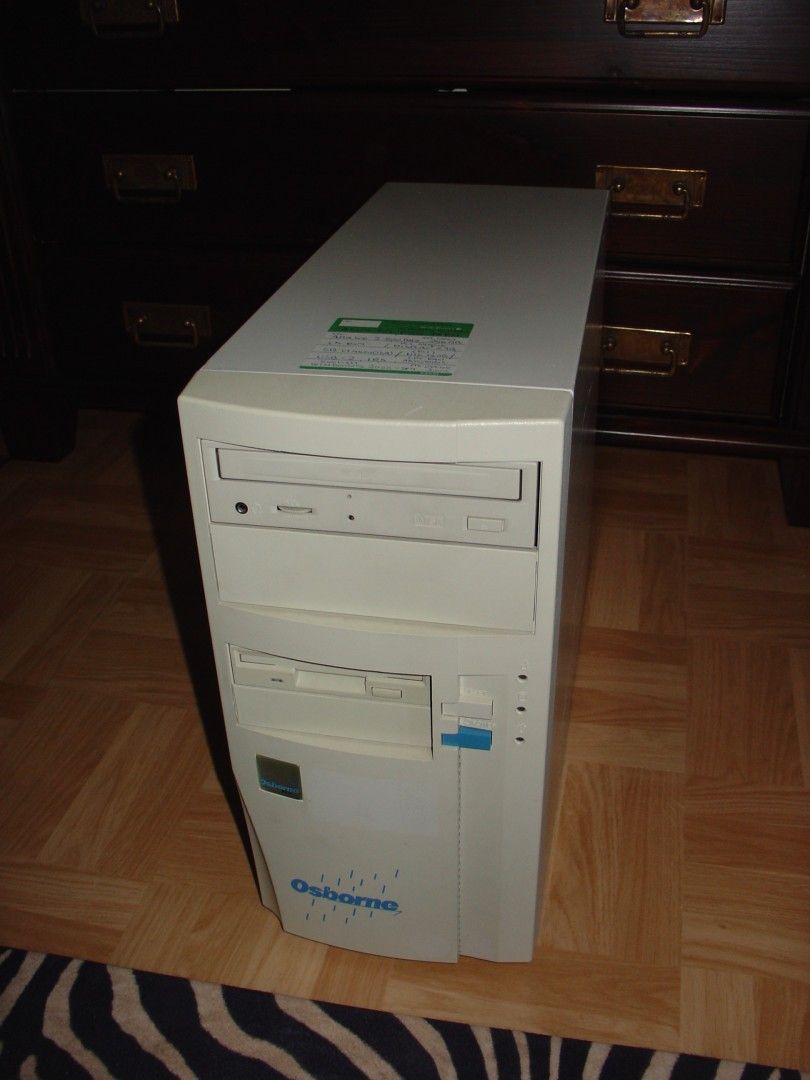 Huippu PC 90-luvulta (AMD K6-2 500MHz, 256MB DRAM)