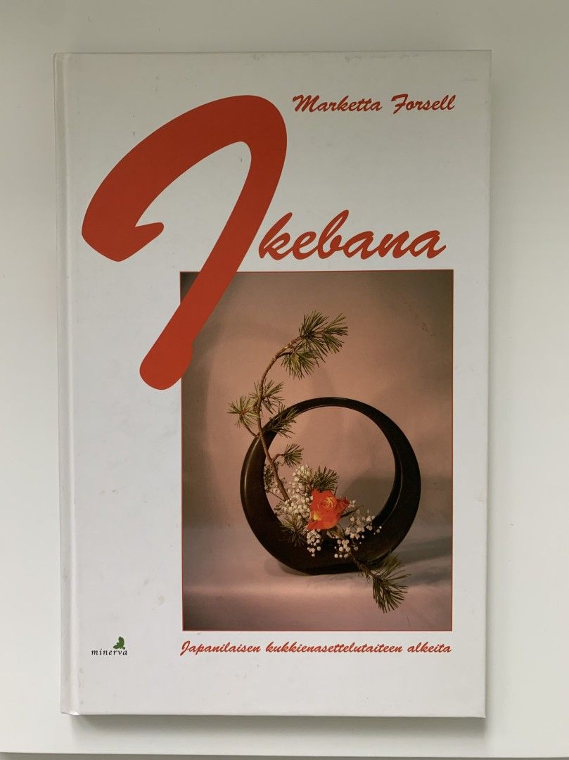 Ikebana - Japanilaisen kukkienasettelutaiteen alk