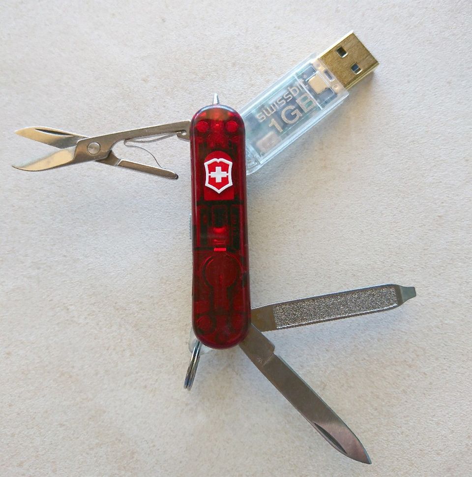 Victorinox Swissmemory 1GB, Sveitsiläinen USB-link