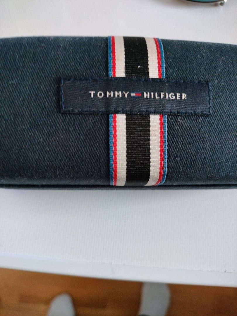 Tommy Hilfiger kotelo