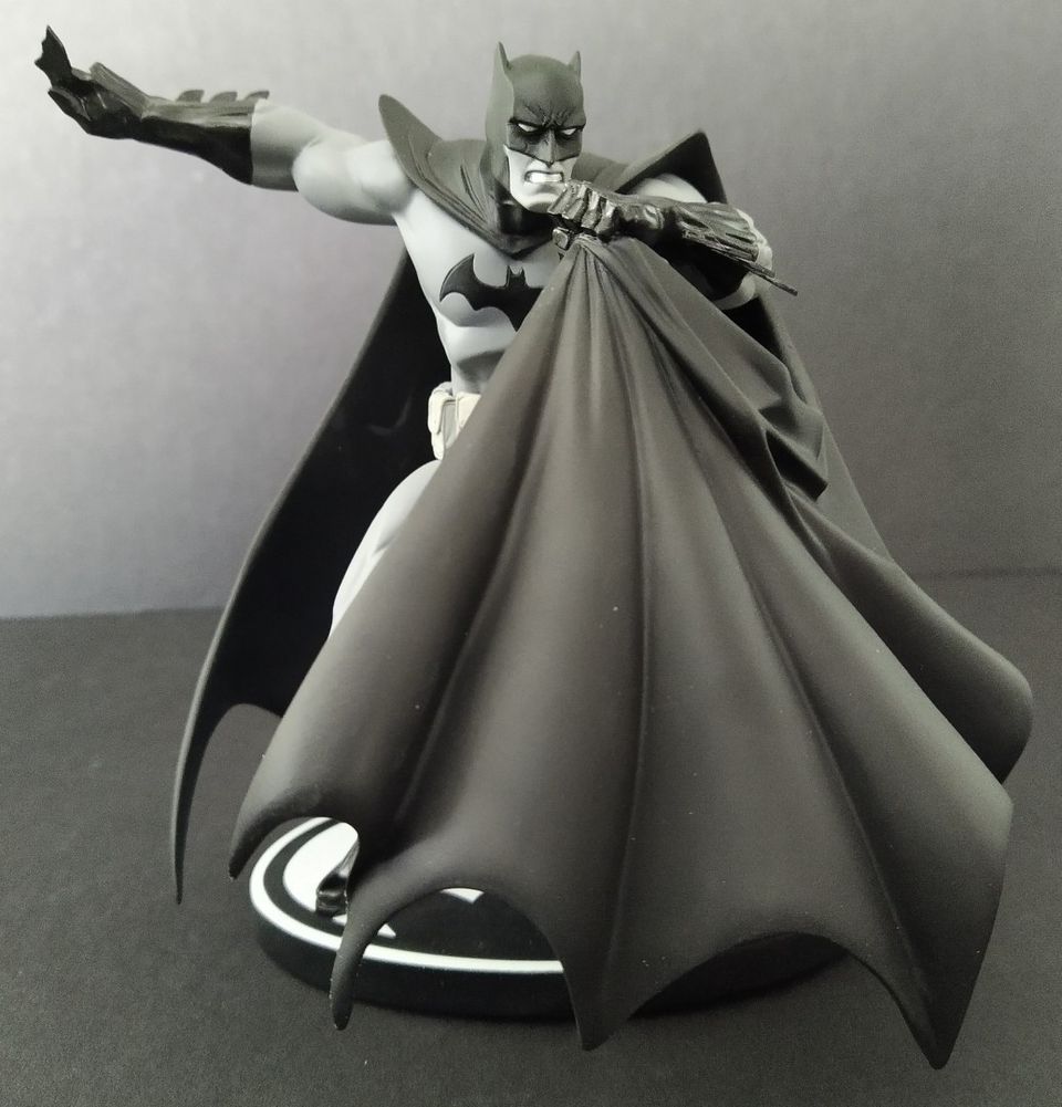 Patsas Batman Black and White 13