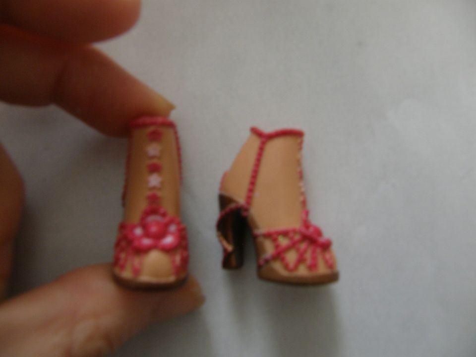 Sandaalimaiset Barbie- nuken kengät